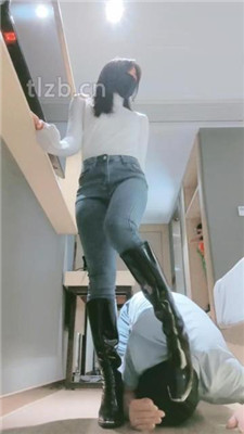 图片[2]_【妮蔻】长靴S胯下辱/掐肉/吃白袜/臭脚捂脸_绳艺库视频下载