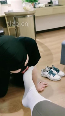 图片[7]_【护短S】跪舔小白鞋白袜/踩踏香蕉喂食_绳艺库视频下载