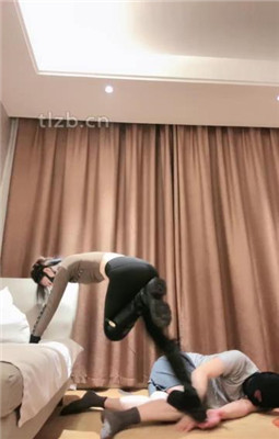 图片[12]_【不期而遇】恋臀爱好者-长筒靴艺术踢踩跺/磕头认错_绳艺库视频下载