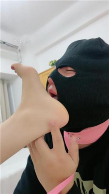 图片[10]_【心动茜茜】裸足深喉踩脚垫_绳艺库视频下载