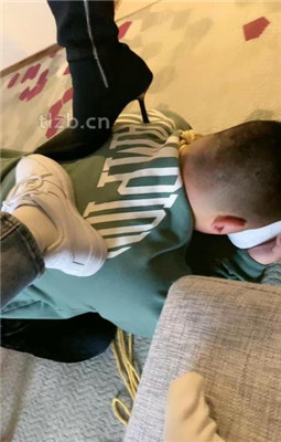 图片[17]_【酒鸽】双S-人体烟灰缸-长靴小白鞋踩/踩踏/骑马/闻臭白袜_绳艺库视频下载