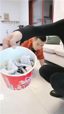 图片[16]_【凌儿女神】原味泡面/舔脏靴底/闻黑棉袜/提档_绳艺库视频下载