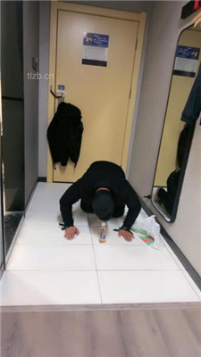 图片[13]_【小雅老师】黑丝高跟踩踏脚底喂食-喝圣水【完整版_绳艺库视频下载