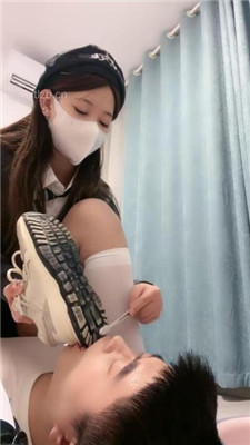 【樱子大人】狗舌头擦鞋器-鞋耳光/踩狗爪/全体重踩踏/鞭打_绳艺库视频下载