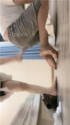 图片[19]_【香芋朱朱】长靴踩/人肉坐垫/踢踹/鞭打/白袜蹂躏_绳艺库视频下载