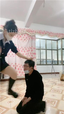 图片[17]_【小九】被抓奸现场-踩狗爪-衣架抽打/跪地求饶_绳艺库视频下载