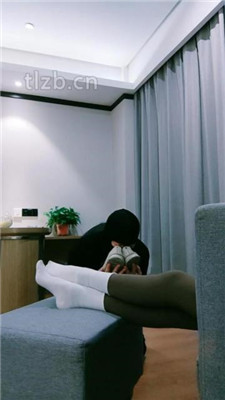 图片[5]_【护短S】跪舔小白鞋白袜/踩踏香蕉喂食_绳艺库视频下载