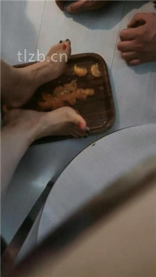 图片[6]_【西安天使】桌下视角恋足舔-踩踏喂食_绳艺库视频下载