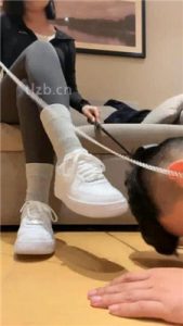 【你的美女祖宗】臣服脚下的狗_绳艺库视频下载