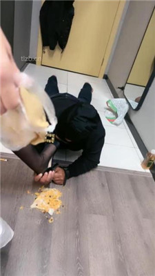 图片[6]_【小雅老师】黑丝高跟踩踏脚底喂食-喝圣水【完整版_绳艺库视频下载