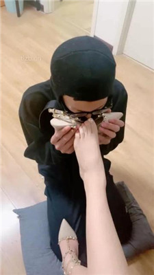 图片[8]_【嘉一】跪舔铆钉高跟美足_绳艺库视频下载