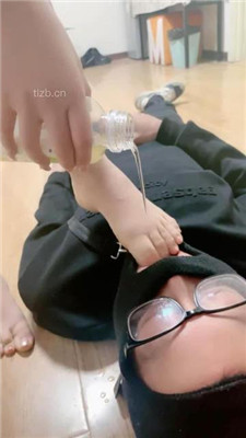 图片[15]_【嘉一】跪舔铆钉高跟美足_绳艺库视频下载