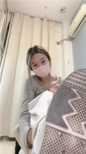 【时颜】坐脸窒息/舔超脏小白鞋/裸足白袜辱_绳艺库视频下载