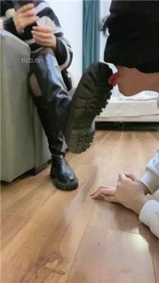 图片[9]_【奶味茶茶】长靴黑丝玩弄-踩头踩踏/踢裆/对镜羞辱插嘴_绳艺库视频下载