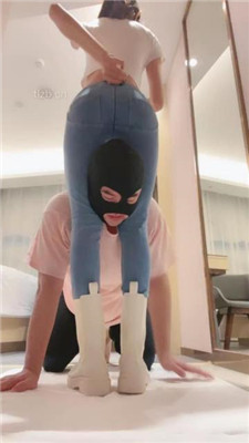 图片[13]_【美娜格格】牛仔裤短靴-胯下辱/人体擦鞋器/脚插嘴_绳艺库视频下载