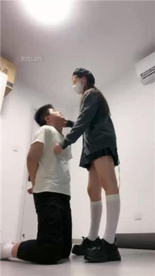 图片[11]_【樱子大人】狗舌头擦鞋器-鞋耳光/踩狗爪/全体重踩踏/鞭打_绳艺库视频下载