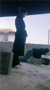 【宫雪大人】户外圈养犬化家务奴_绳艺库视频下载