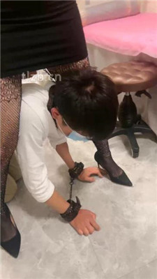 图片[13]_【木子大大】美容院技师黑网袜高跟虐奴_绳艺库视频下载