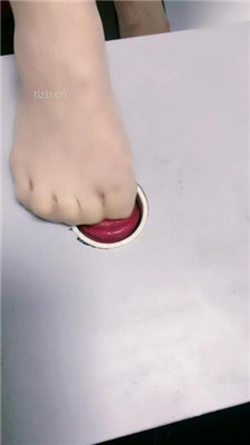 图片[20]_【蜜糖情侣】狗笼圈养绿帽狗/跪舔原味肉丝jio_绳艺库视频下载