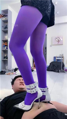 图片[17]_【麋鹿银儿】双S-紫丝袜诱惑/骑马爬行/藤条抽/踩踏/揪耳朵插嘴_绳艺库视频下载