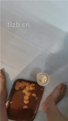 图片[7]_【西安天使】桌下视角恋足舔-踩踏喂食_绳艺库视频下载
