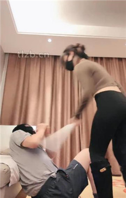 图片[9]_【不期而遇】恋臀爱好者-长筒靴艺术踢踩跺/磕头认错_绳艺库视频下载