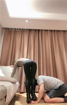 图片[20]_【不期而遇】恋臀爱好者-长筒靴艺术踢踩跺/磕头认错_绳艺库视频下载