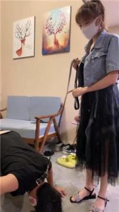 【甘露】凉鞋踩狗头/狗链遛狗/踢踹/骑马踩踏_绳艺库视频下载