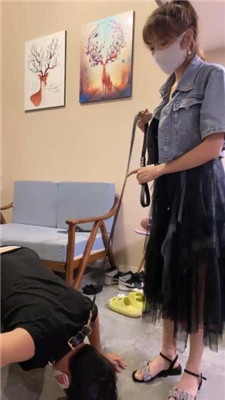 【甘露】凉鞋踩狗头/狗链遛狗/踢踹/骑马踩踏_绳艺库视频下载