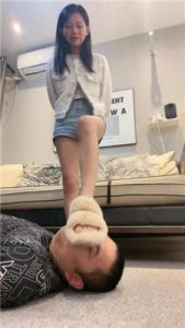 【樱木花椒】御姐女神范脚耳光扇晕猪头_绳艺库视频下载