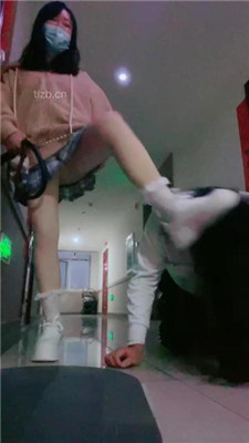 图片[2]_【桃子老师】小白鞋棉袜萝莉主楼道遛狗_绳艺库视频下载