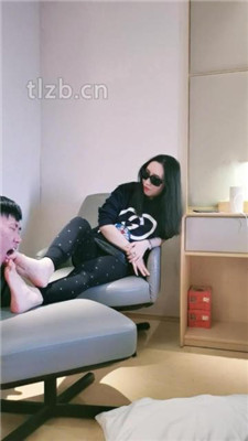 图片[14]_【羽神】跪舔超臭长靴白棉袜/吃脚皮臭脚踩脸_绳艺库视频下载