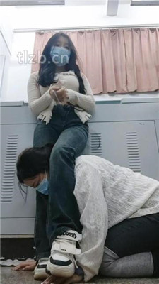 图片[16]_【爱可呀】教室开发素人S-母畜-跪舔多人多双脏鞋_绳艺库视频下载