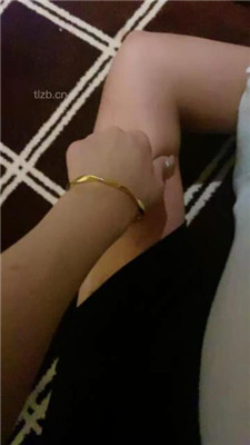 图片[13]_【不知名美女】掐拧胳膊-及膝袜捂脸窒息/数据线狠抽/踩踏_绳艺库视频下载