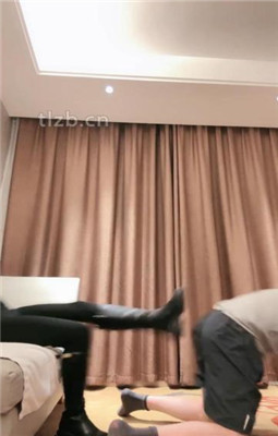 图片[8]_【不期而遇】恋臀爱好者-长筒靴艺术踢踩跺/磕头认错_绳艺库视频下载