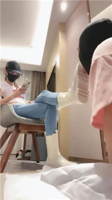 图片[6]_【美娜格格】牛仔裤短靴-胯下辱/人体擦鞋器/脚插嘴_绳艺库视频下载