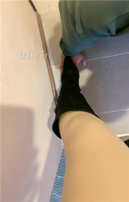 图片[3]_【酒鸽】双S-人体烟灰缸-长靴小白鞋踩/踩踏/骑马/闻臭白袜_绳艺库视频下载