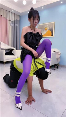 图片[3]_【麋鹿银儿】双S-紫丝袜诱惑/骑马爬行/藤条抽/踩踏/揪耳朵插嘴_绳艺库视频下载