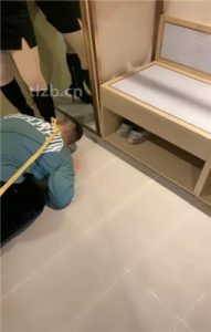 【酒鸽】双S-人体烟灰缸-长靴小白鞋踩/踩踏/骑马/闻臭白袜_绳艺库视频下载