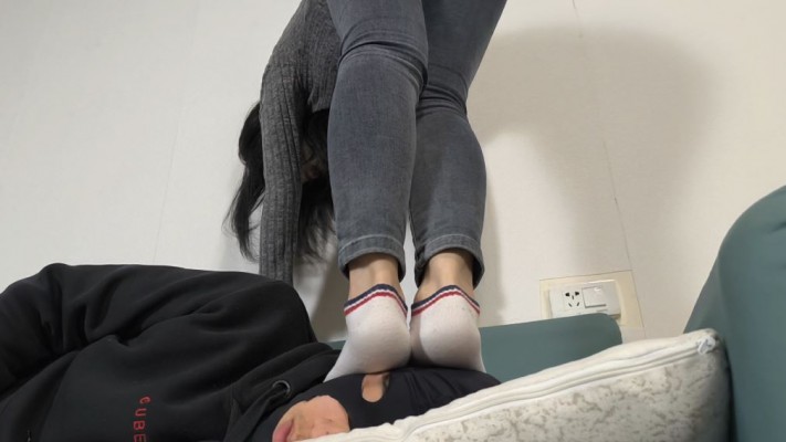 图片[2]_【女神学院·稚主kk】棉袜牛仔裤调教_绳艺库视频下载