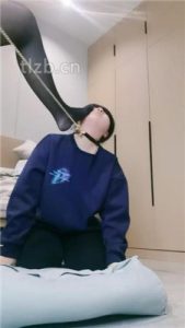 【小羊】母畜-狗链转胯遛狗/闻舔黑丝_绳艺库视频下载