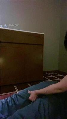 图片[11]_【不知名美女】掐拧胳膊-及膝袜捂脸窒息/数据线狠抽/踩踏_绳艺库视频下载