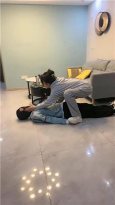 图片[7]_【乔妹】运动鞋白袜踩地毯狗/虐乳/鞭打_绳艺库视频下载