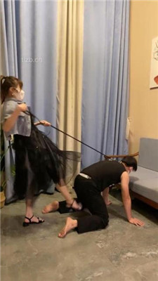图片[12]_【甘露】凉鞋踩狗头/狗链遛狗/踢踹/骑马踩踏_绳艺库视频下载