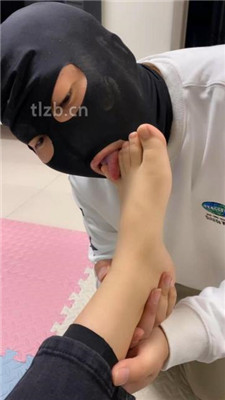 图片[10]_【精神小妹】素人学生妹-耳光/全体重踩踏/白袜塞嘴_绳艺库视频下载