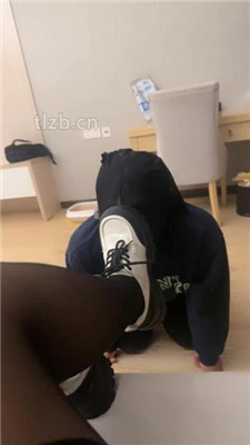 【叶娘】黑丝脚深喉/跪舔脏鞋底/耳光_绳艺库视频下载