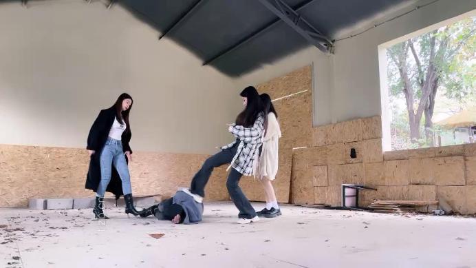 图片[3]_【宸宸】三S废弃厂房-艺术踢踹/踩踏【双视角版】_绳艺库视频下载