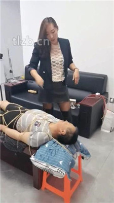 【冷御女王】女老板圈养惩罚不听话下属【中】_绳艺库视频下载