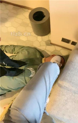 图片[16]_【酒鸽】双S-人体烟灰缸-长靴小白鞋踩/踩踏/骑马/闻臭白袜_绳艺库视频下载