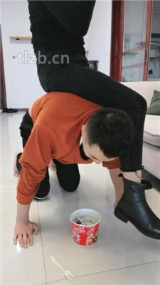 图片[14]_【凌儿女神】原味泡面/舔脏靴底/闻黑棉袜/提档_绳艺库视频下载